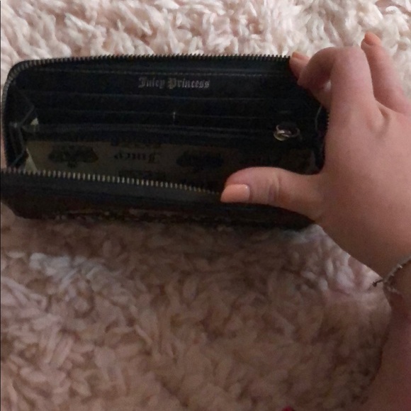 Used Wallet - Picture 2 of 2